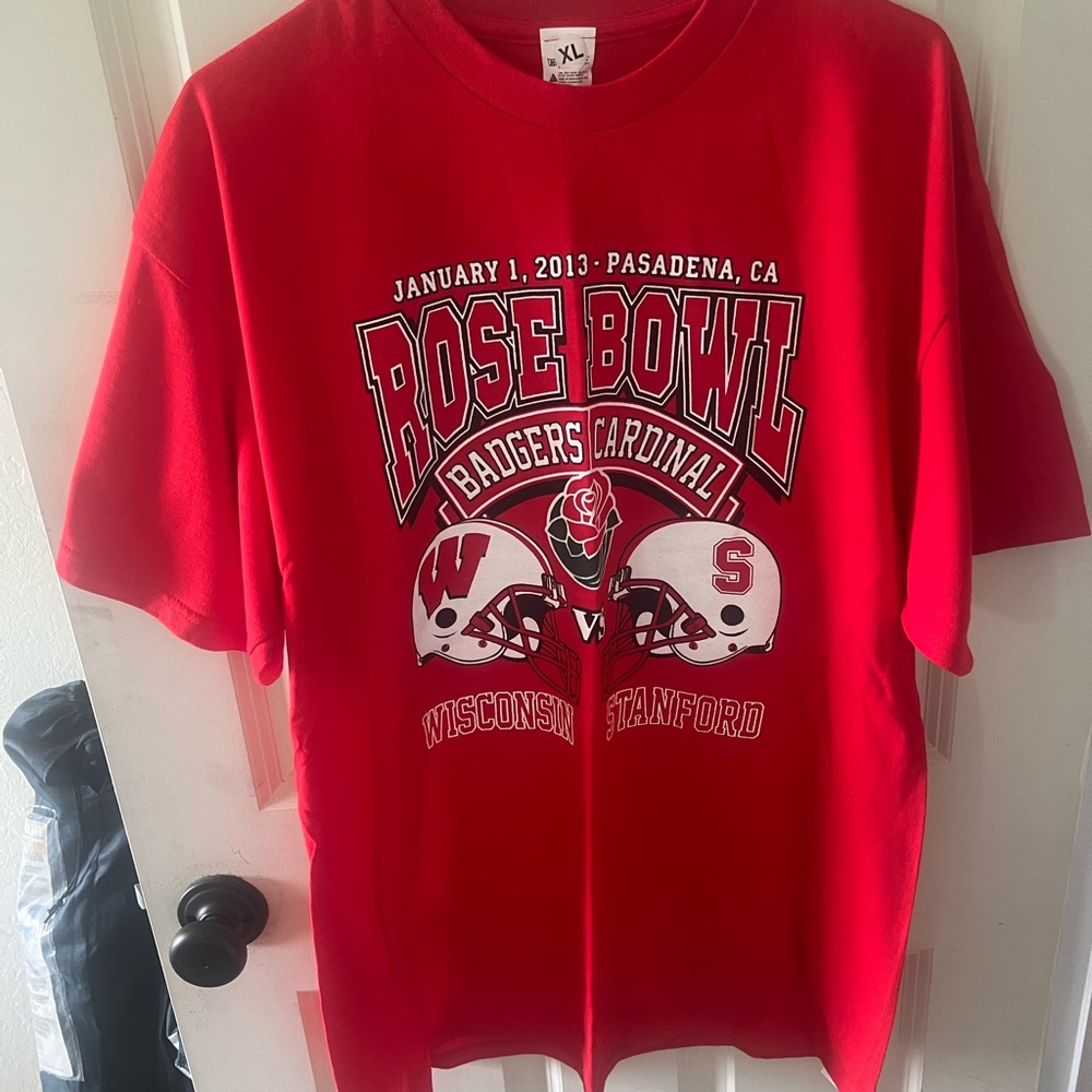 Rose Bowl TShirt gently used. Jan 1 2013. Wisconsin vs Stanford